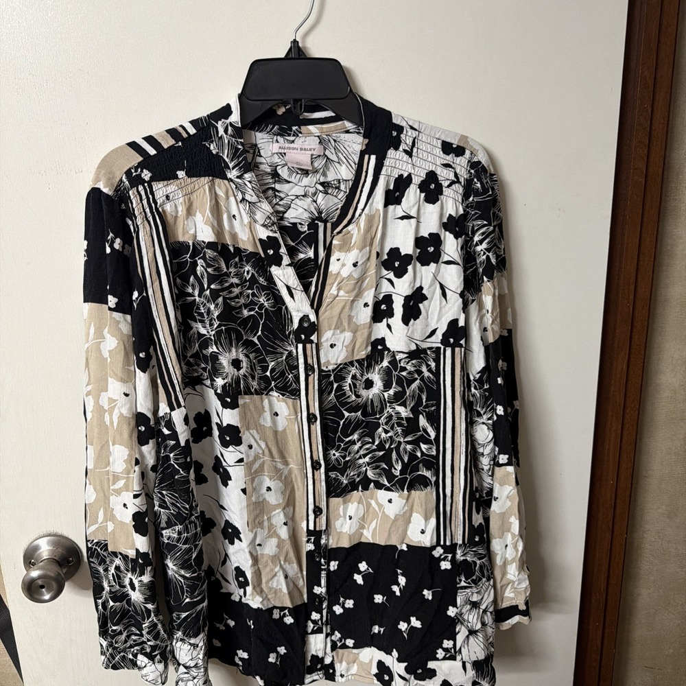 Allison Daley XL Top Button Up BOHO Black Beige Floral Art Rayon Ruche Shoulder